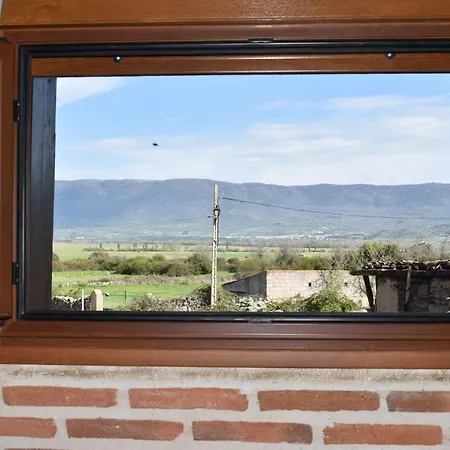 El Balcon De Piedrahita Holiday home